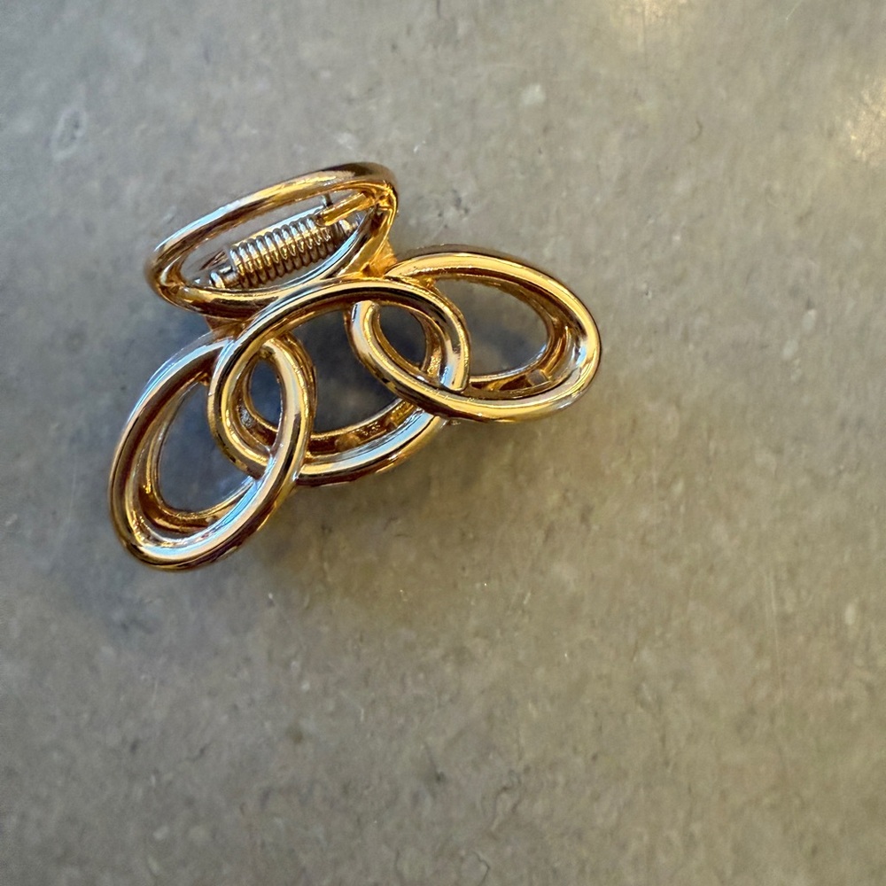 Ettika keep it simple claw clip in metallic gold